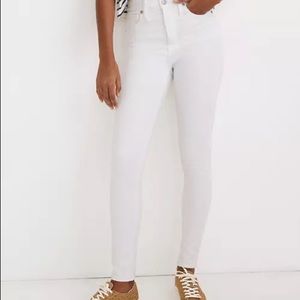 New with tag - 10 inch high rise skinny petite